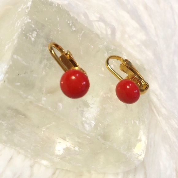 Vintage Jewelry - Vintage Gold Tone Metal Beaded Clip On Earrings